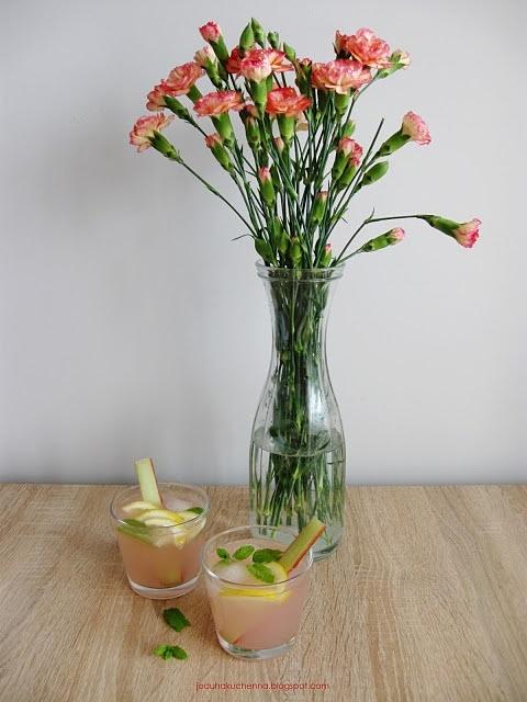 Lemoniada rabarbarowa