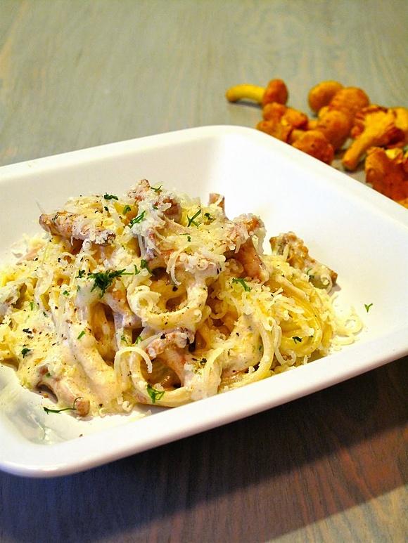Pasta ze śmietaną i kurkami