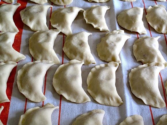 Pierogi białoruskie z boczkiem i skwarkami