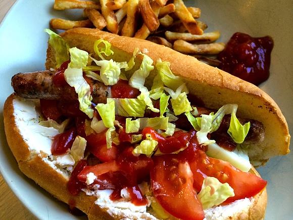 Hot-Dog z kremowym serkiem, wersja inspirowana Filadelfią