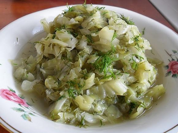 Młoda kapusta z koperkiem