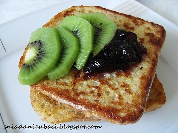 Tosty francuskie z dżemem i kiwi
