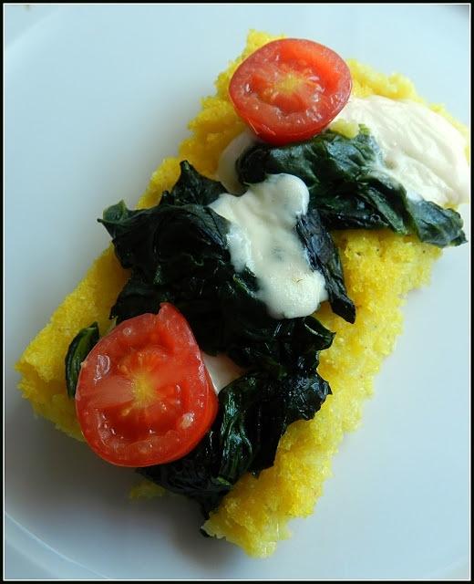 Polenta zapiekana ze szpinakiem