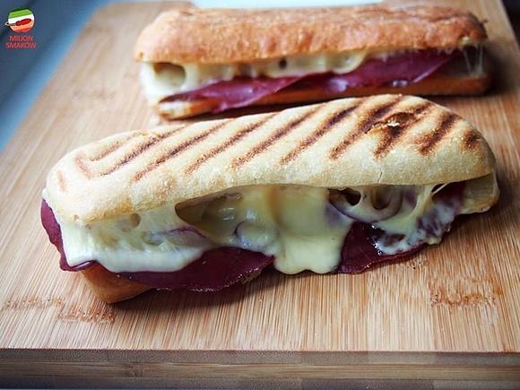 Zgrzewana ciabatta z bresaolą i serem