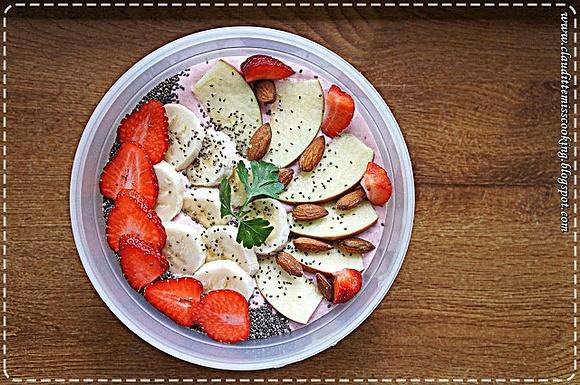 Lunch box z twarożkiem truskawkowym