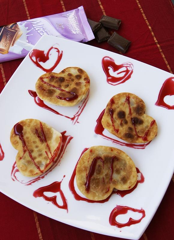 Pierogowe serca z płynną czekoladą