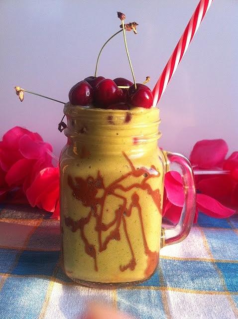 Miętowy shake z awokado i bananem