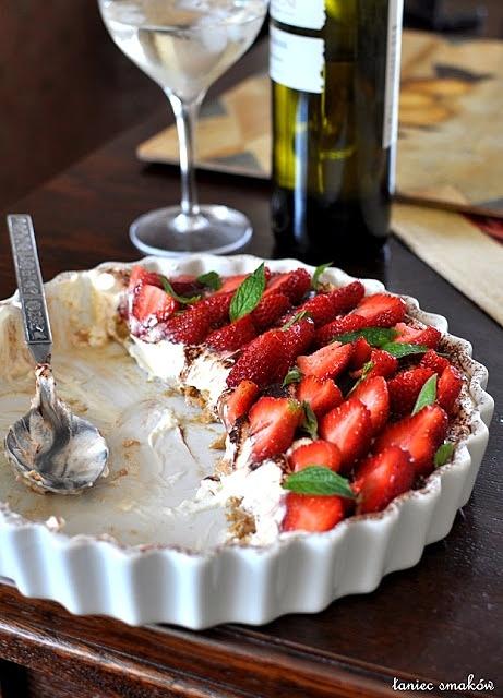 Tiramisu z truskawkami i miętą