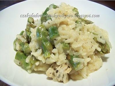 Biało zielone risotto ze szparagami i kurczakiem