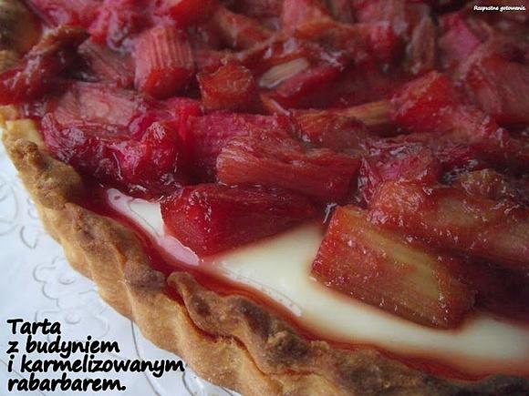 Tarta z budyniem i karmelizowanym rabarbarem