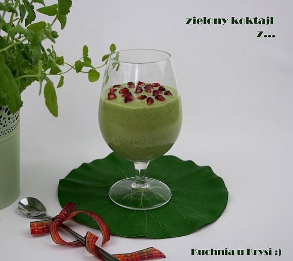 Zielony koktajl z jarmużem i awokado