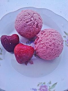 Lody truskawkowe