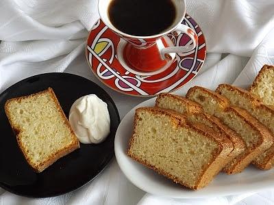 Wilgotna babka cytrynowa