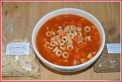 Gulaszowa zupa z płatkami czosnku