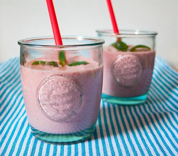 Bezglutenowe smoothie truskawkowo-jaglane
