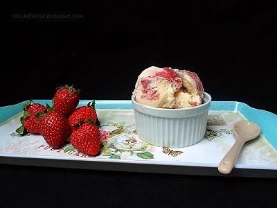 Lody z pieczonym rabarbarem