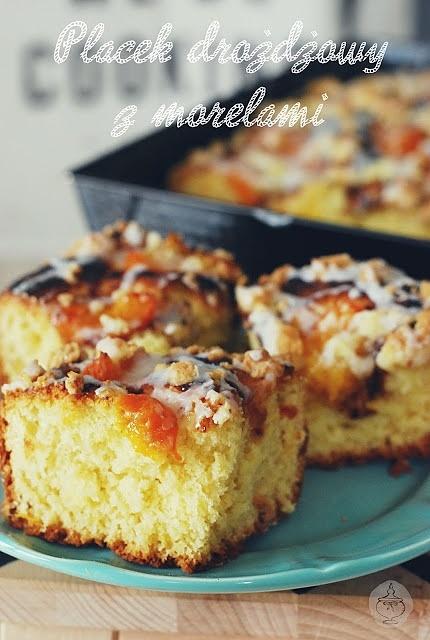 Placek drożdżowy z morelami