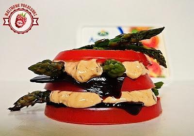 Pomidory z kremowym serkiem, szparagami i żelką z octu balsamicznego