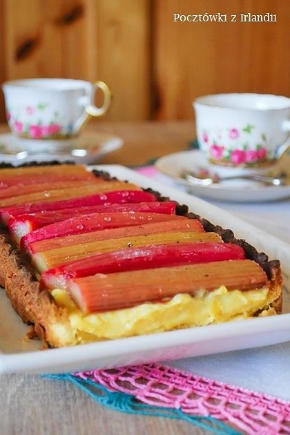 Tarta z rabarbarem i kremem waniliowym