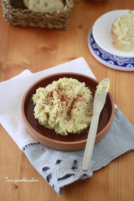 Humus z karczocha