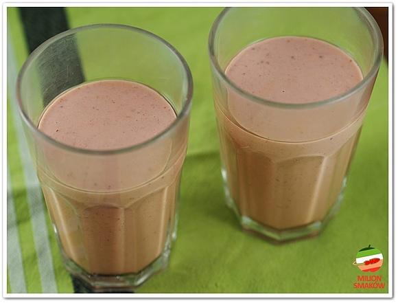 Sycące smoothie z truskawkami i papają