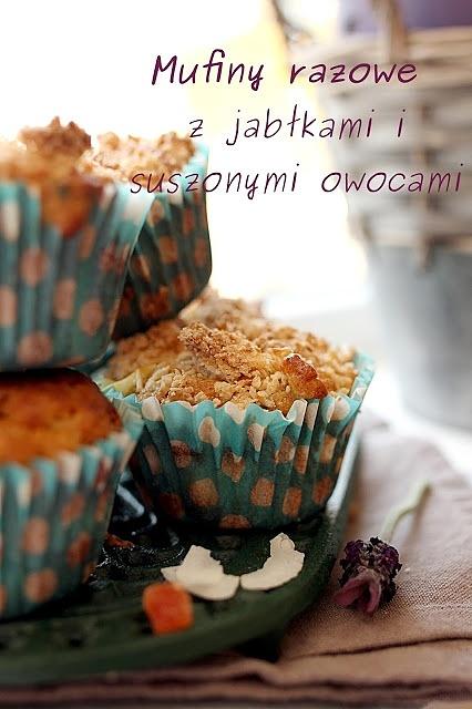 Muffinki razowe z jabłkami