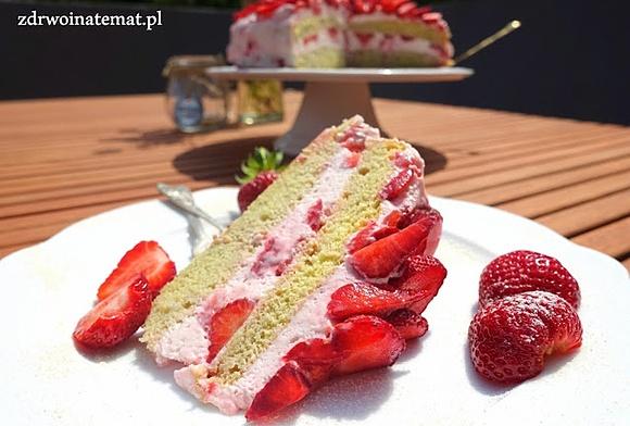 Truskawkowy tort śmietanowy bezglutenowy
