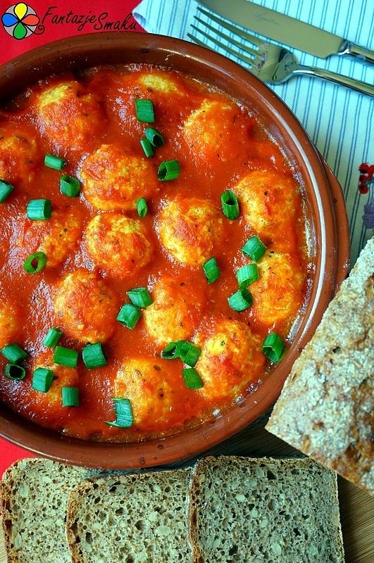 Wege klopsiki z kaszy jaglanej i tofu w sosie pomidorowym