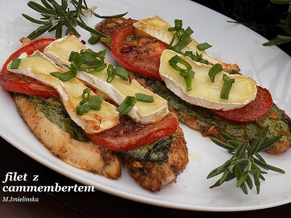 Filet zapiekany z camembertem