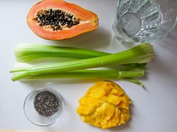 Koktajl z selerem naciowym i mango