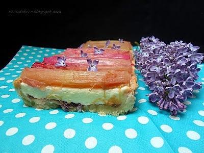 Tarta z bzem i rabarbarem