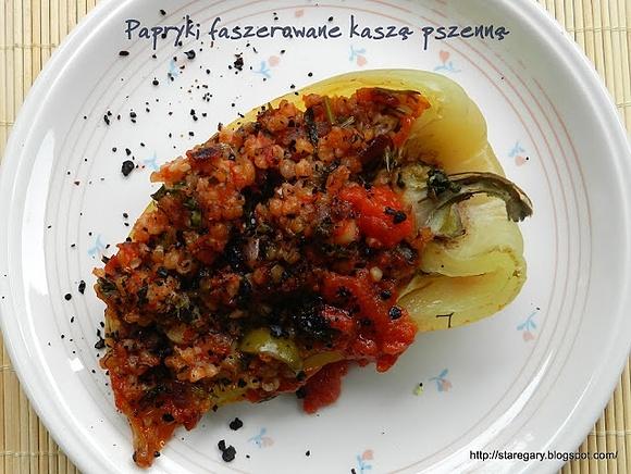 Papryki faszerowane kaszą pszenną