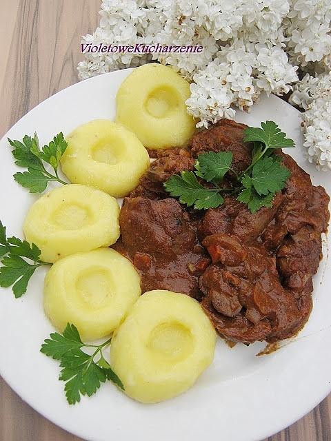 Wątróbka w sosie własnym z kluskami śląskimi