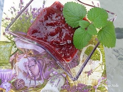 Dżem truskawkowy z rabarbarową nutą
