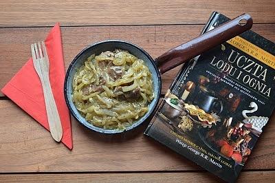 Uczta ludu i ognia cebulka w gęstym sosie do mięsa z grilla