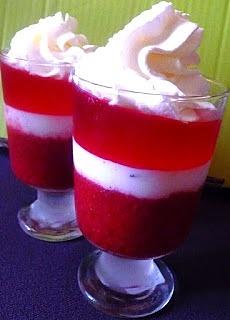 Truskawkowy deser stracciatella