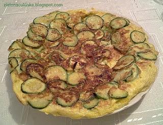 Szybki omlet z jajek i cukinii
