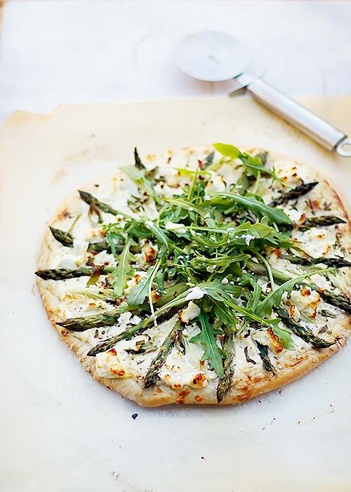 Pizza ze szparagami i fetą