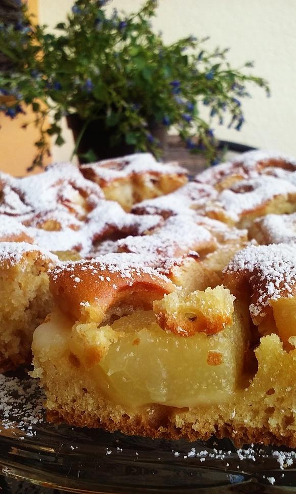 Maślankowe ciasto z gruszkami i jabłkami