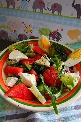 Sałatka z arbuzem i serem mozzarella