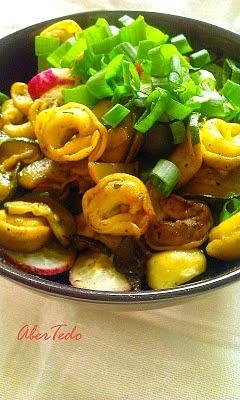 Grzybowe tortellini z cukinią i rzodkiewką