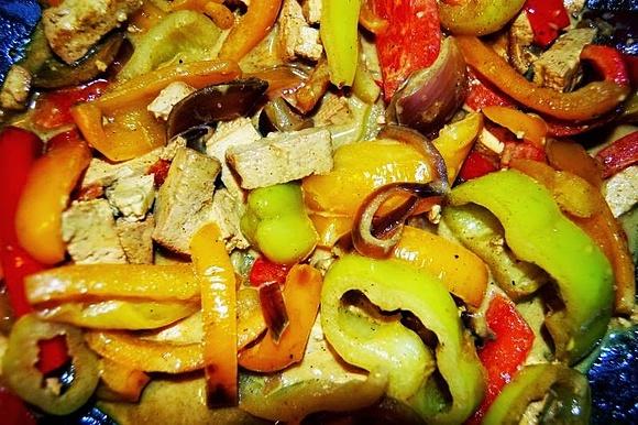 Papryka i tofu w mleczku kokosowym - danie wegańskie