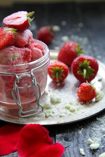 Truskawkowe semifreddo