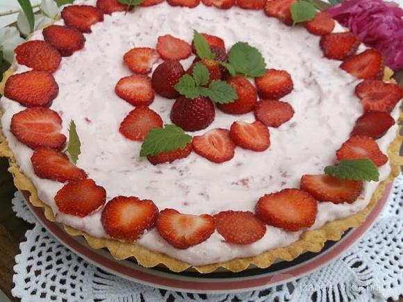 Krucha tarta z mascarpone i truskawkami