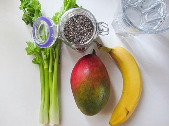 Koktajl z mango i bananem – zdrowa bomba witaminowa