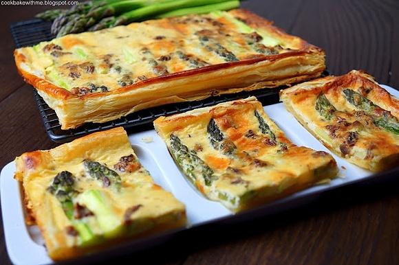 Tarta szparagowa z serowym nadzieniem