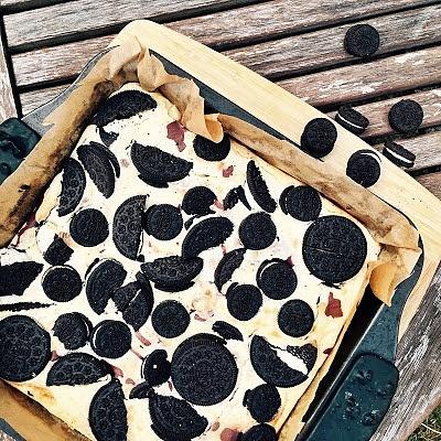 Sernikobrownies z ciastkami Oreo