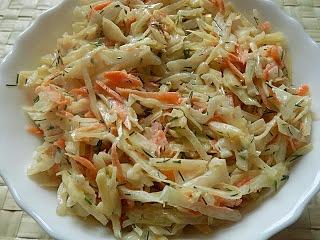 Coleslaw sałatka z kapusty i marchwi
