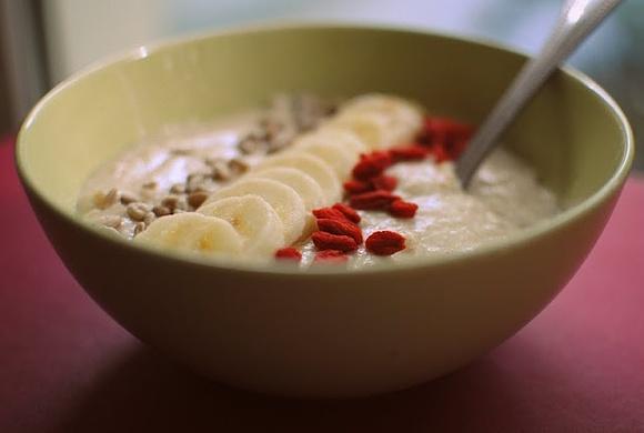 Owsianka na mleku bananowym