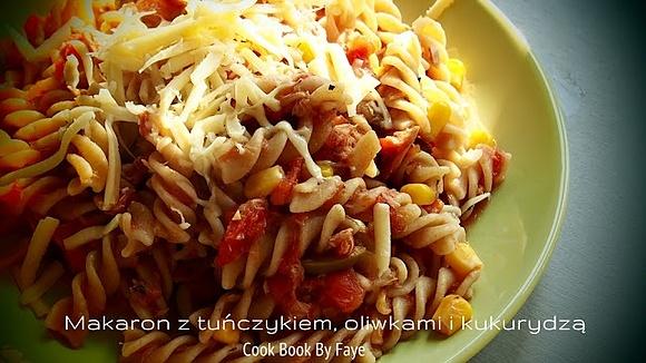 Makaron z tuńczykiem, oliwkami i kukurydzą dla dbających o linię